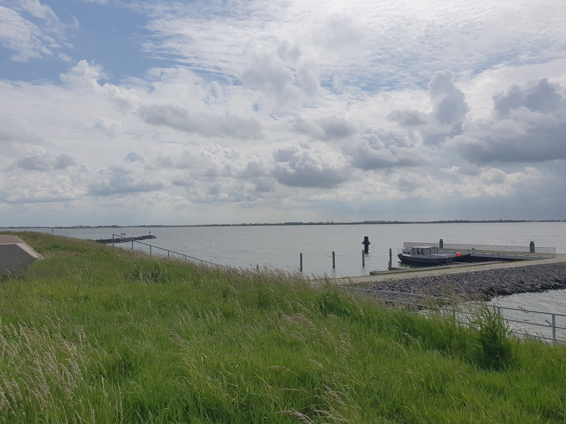 IJsselmeer at Kornwerderzand, looking left